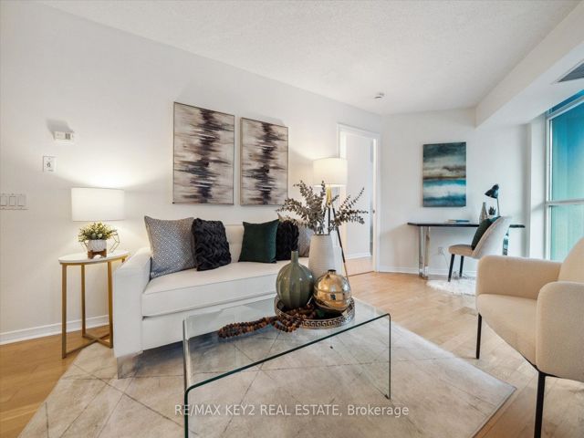 206 - 30 Harrison Garden Blvd