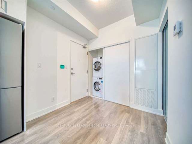 808 - 180 Fairview Mall Dr