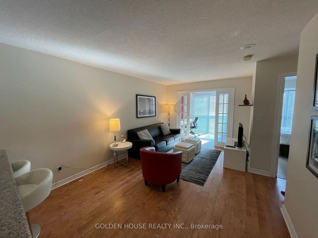 510 - 168 Simcoe St