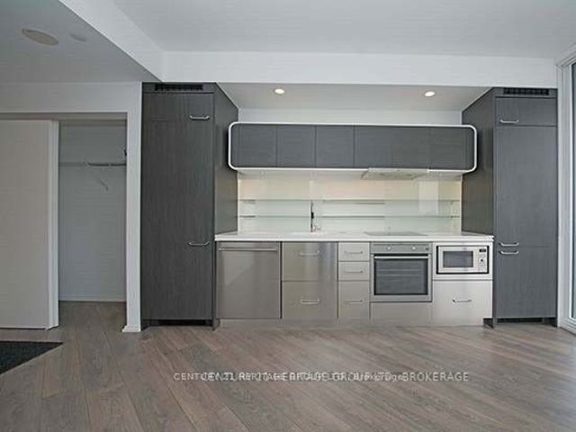 3212 - 45 Charles St E