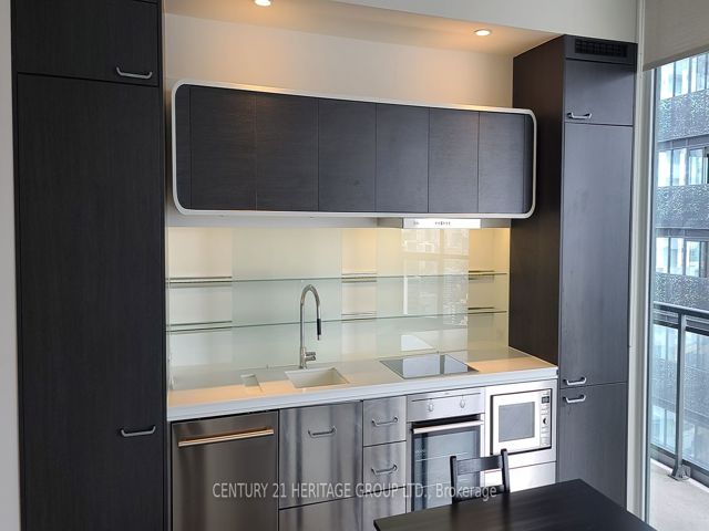 3212 - 45 Charles St E
