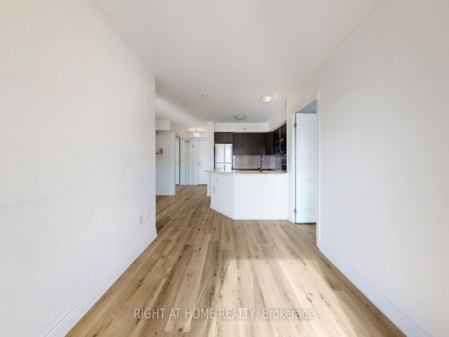 212 - 760 Sheppard Ave W