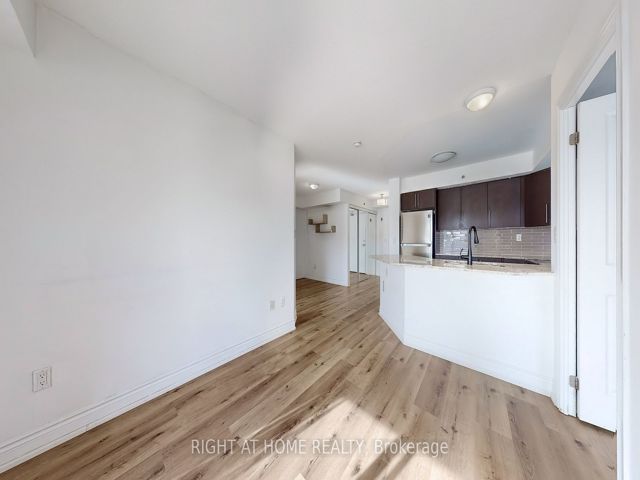 212 - 760 Sheppard Ave W