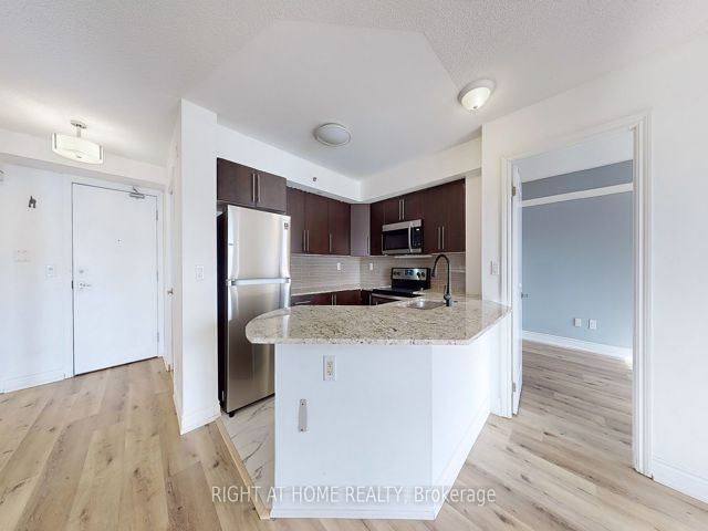 212 - 760 Sheppard Ave W