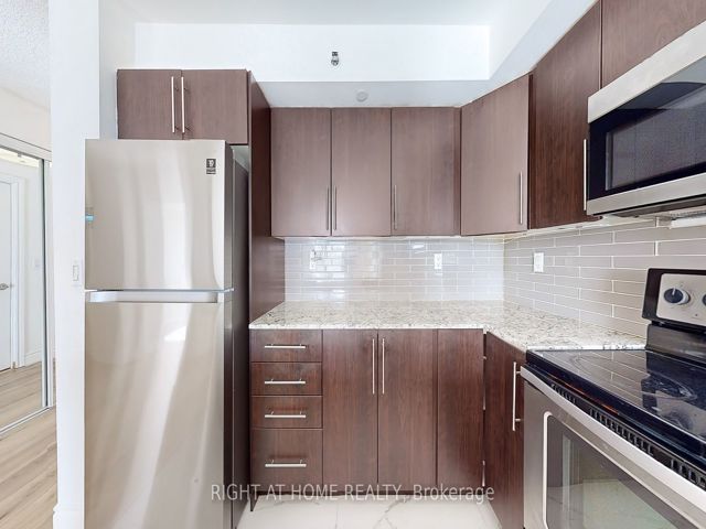 212 - 760 Sheppard Ave W