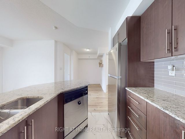 212 - 760 Sheppard Ave W