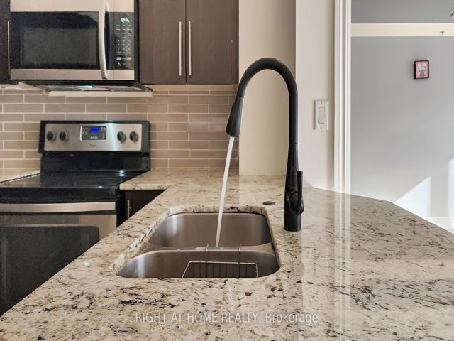 212 - 760 Sheppard Ave W