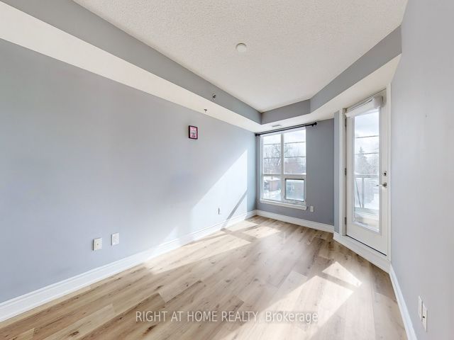 212 - 760 Sheppard Ave W