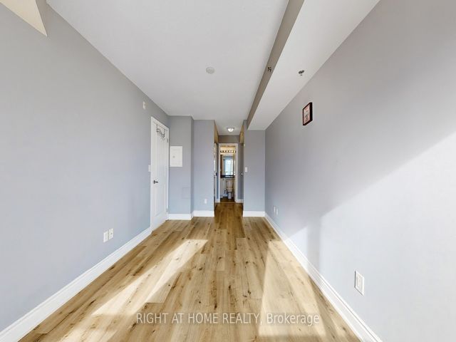 212 - 760 Sheppard Ave W