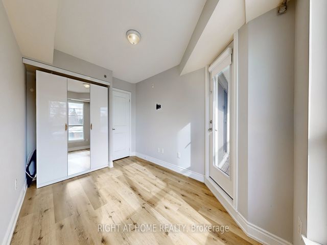 212 - 760 Sheppard Ave W