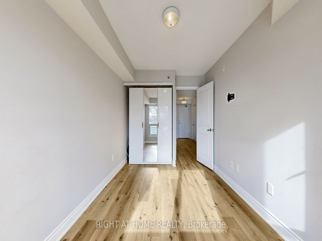212 - 760 Sheppard Ave W