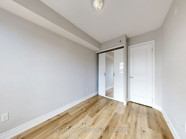 212 - 760 Sheppard Ave W