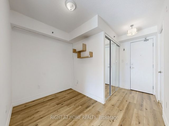 212 - 760 Sheppard Ave W