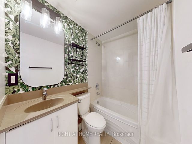 212 - 760 Sheppard Ave W