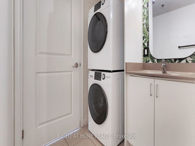 212 - 760 Sheppard Ave W