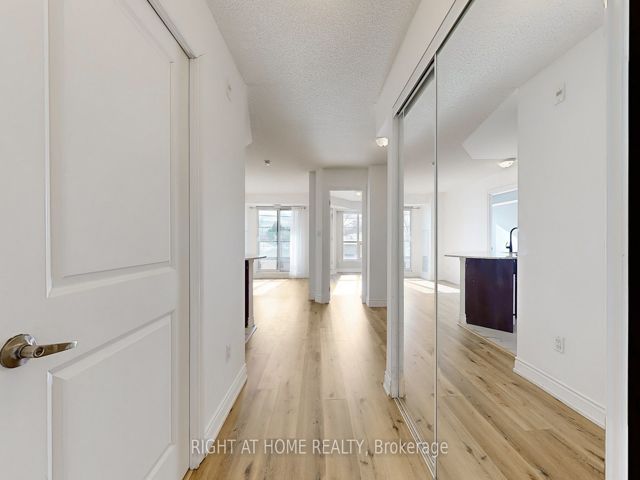 212 - 760 Sheppard Ave W