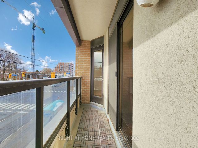 212 - 760 Sheppard Ave W