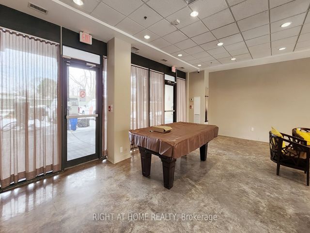 212 - 760 Sheppard Ave W