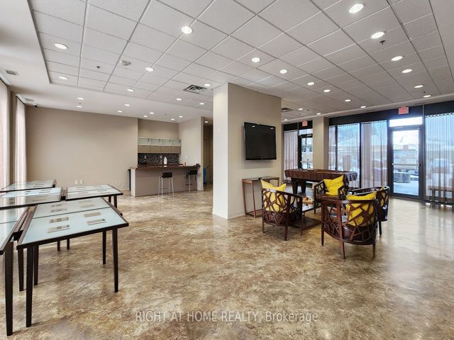 212 - 760 Sheppard Ave W