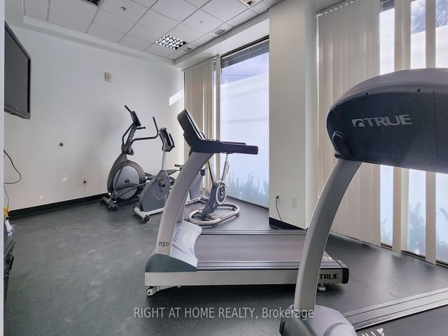 212 - 760 Sheppard Ave W