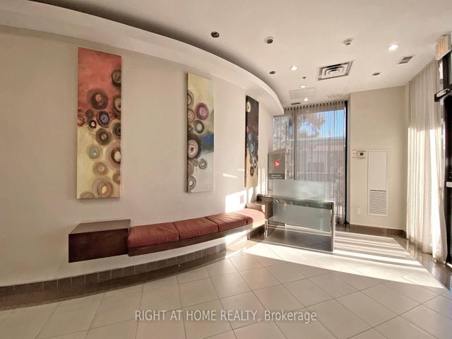 212 - 760 Sheppard Ave W