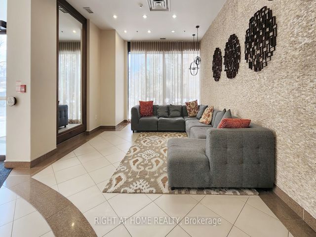 212 - 760 Sheppard Ave W