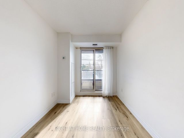 212 - 760 Sheppard Ave W