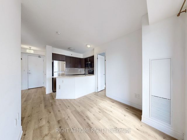 212 - 760 Sheppard Ave W
