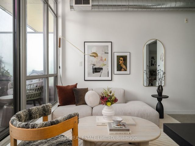 502 - 549 King St E