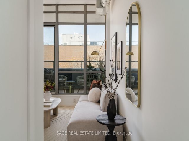 502 - 549 King St E