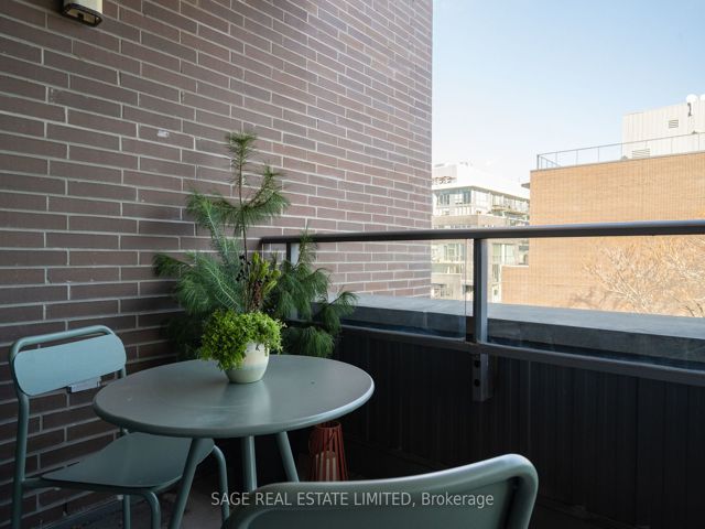 502 - 549 King St E