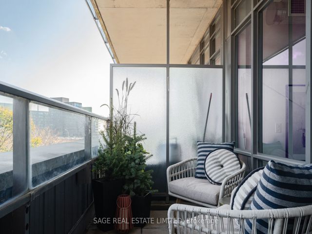 502 - 549 King St E
