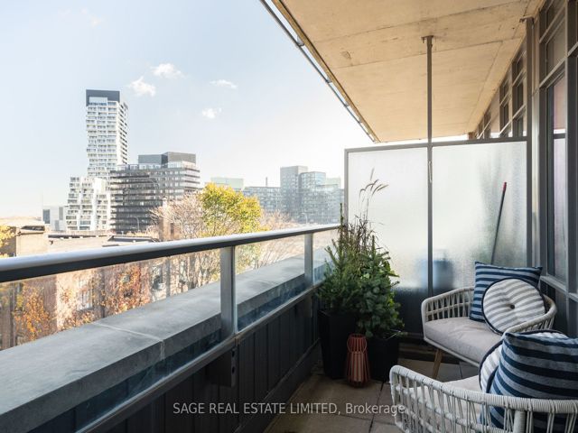 502 - 549 King St E