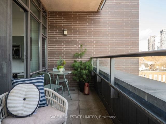 502 - 549 King St E