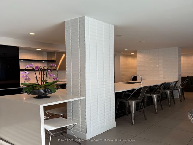 601 - 377 Madison Ave