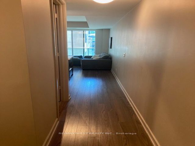 601 - 377 Madison Ave