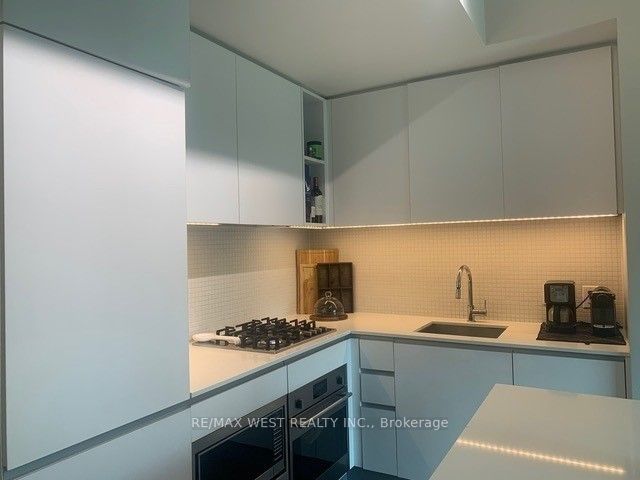 601 - 377 Madison Ave
