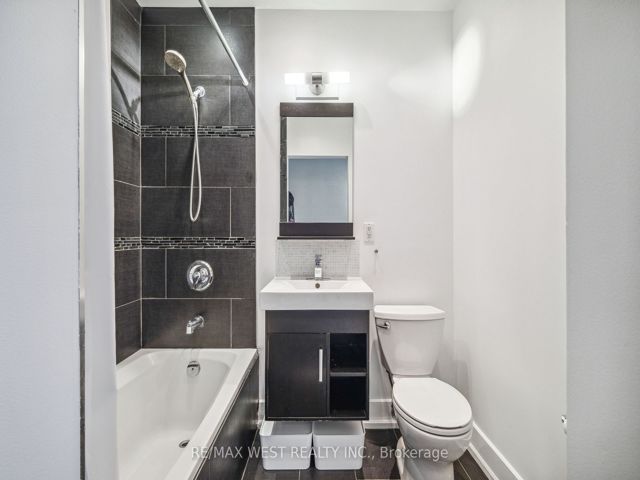111 - 365 Dundas St E