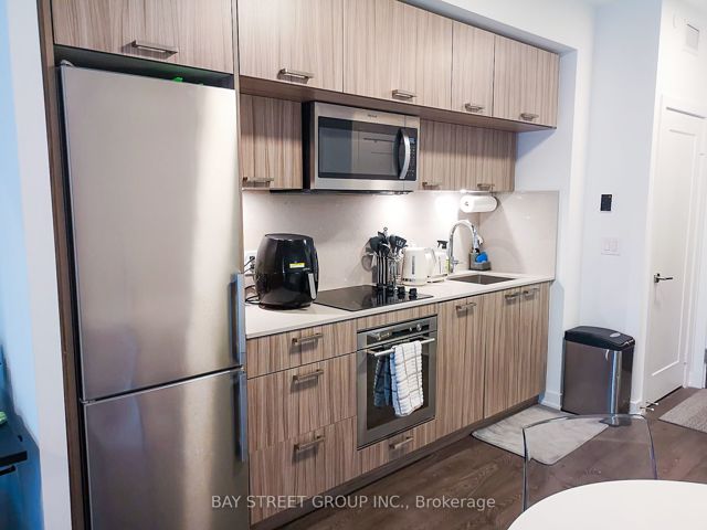1006 - 50 Mccaul St