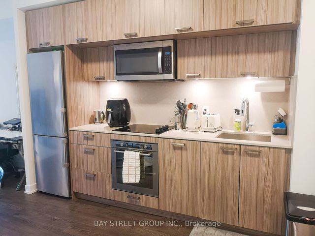 1006 - 50 Mccaul St
