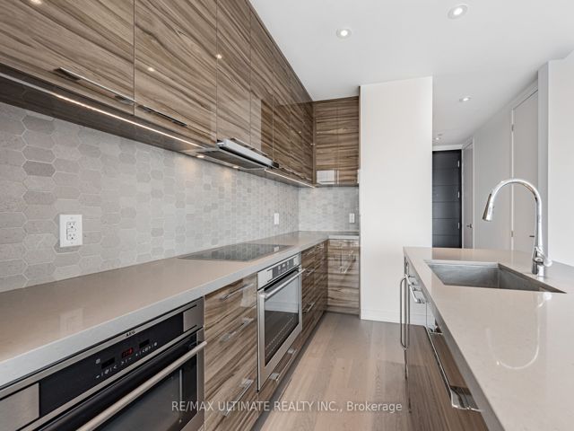 5408 - 488 University Ave