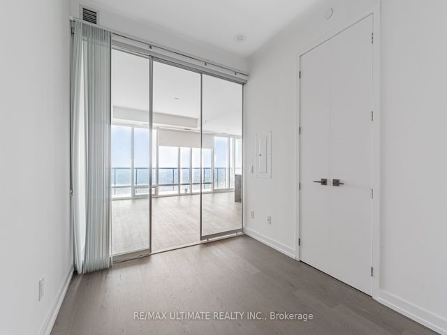 5408 - 488 University Ave