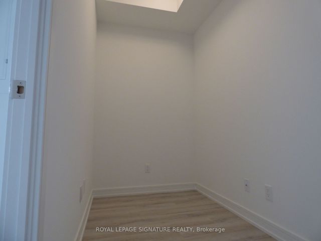 527 - 621 Sheppard Ave E