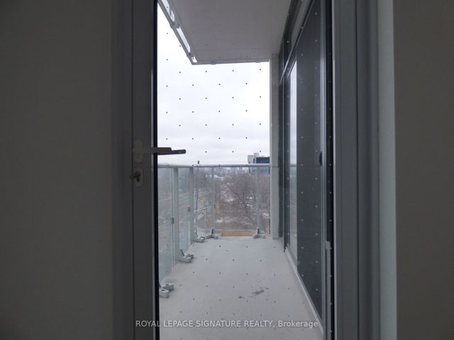 527 - 621 Sheppard Ave E