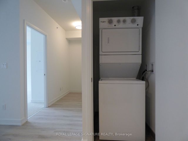 527 - 621 Sheppard Ave E