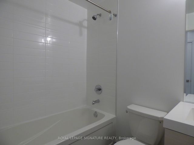 527 - 621 Sheppard Ave E