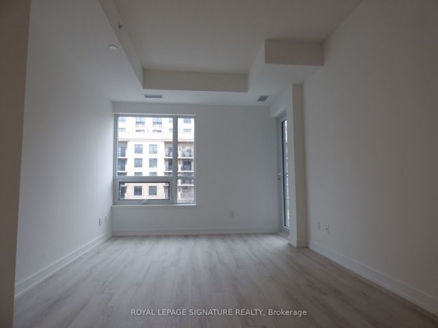 527 - 621 Sheppard Ave E