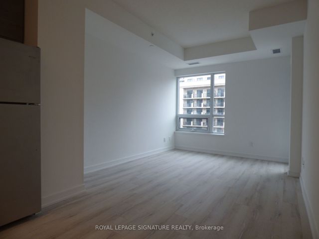 527 - 621 Sheppard Ave E