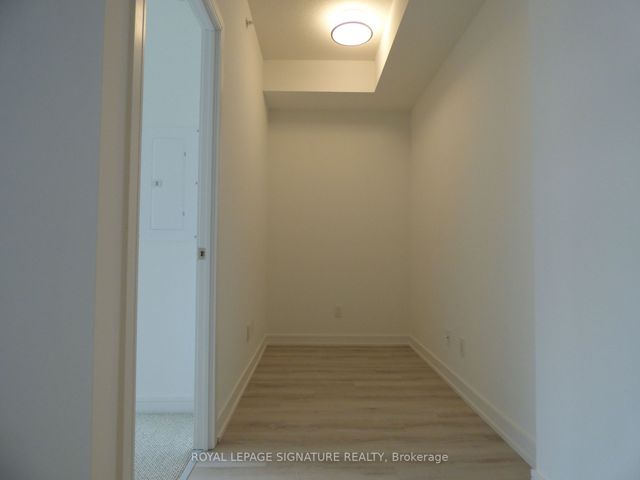 527 - 621 Sheppard Ave E
