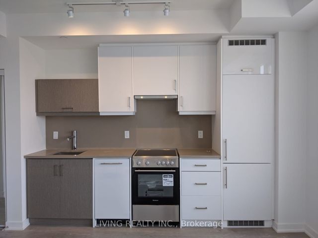 LPH04 - 181 Huron St